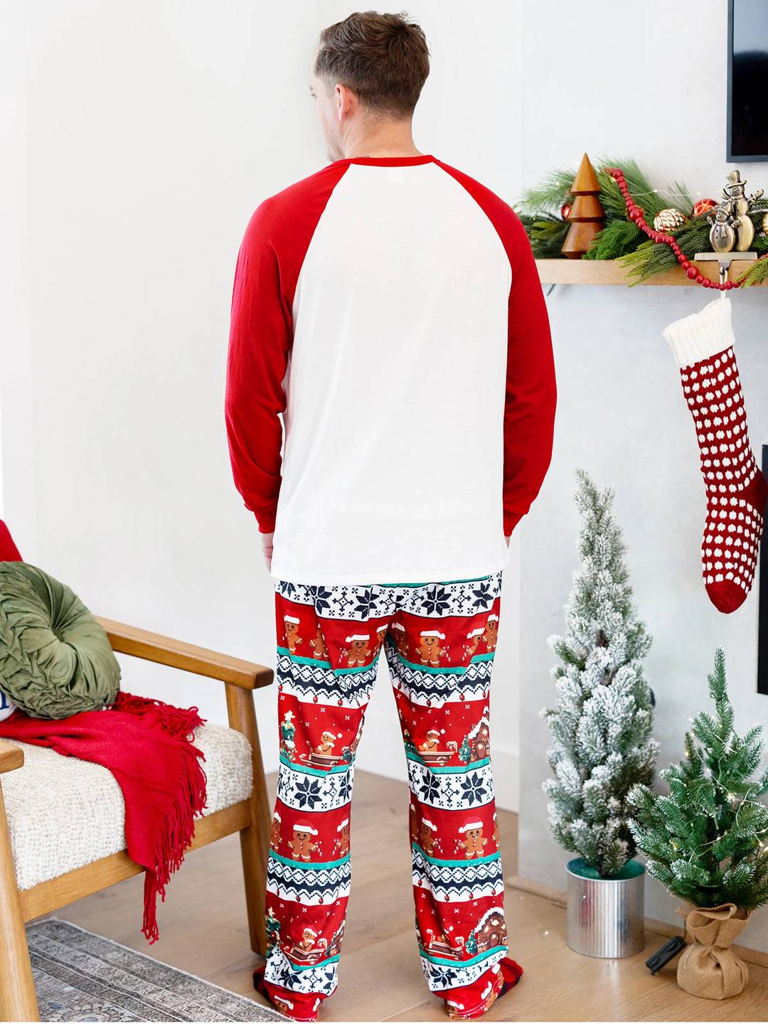 Ensemble pyjama de Noël assorti pour toute la famille, imprimé pain d'épices, manches longues et chaussettes de Noël rouges