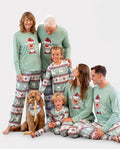 Conjunto de pijama familiar navideño a juego con estampado navideño de copos de nieve y calcetines navideños verde pálido