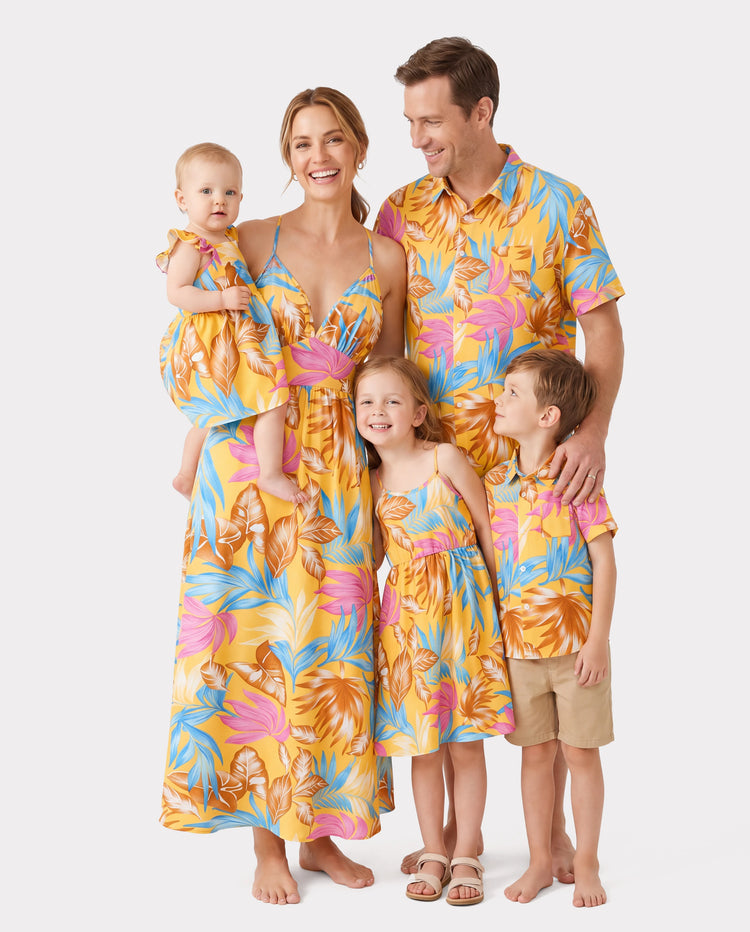 Ensemble familial assorti jaune à imprimé feuilles tropicales, chemise à manches courtes ou robe à bretelles jaune
