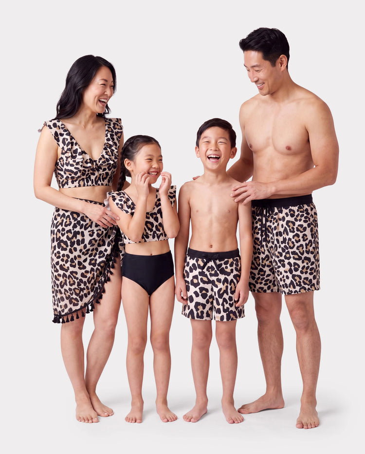 Familienpassender zweiteiliger Bikini mit Leopardenmuster und Kordelzug oder zweiteiliger Bikini mit Rüschenausschnitt und optionalem Sarong-Rock  schwarz