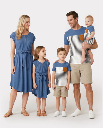 Conjunto familiar informal suave con vestidos por debajo de la rodilla, botones delanteros y diseño con cinturón azul