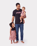 Conjunto de Camiseta de Algodón y Vestido para Papá e Hija Camiseta Negra con Estampado Daddy / Mini para Papá y Niño, Vestido con Estampado Floral para Mamá, Niña y Bebé, Perfecto para Salidas Familiares de Verano Negro