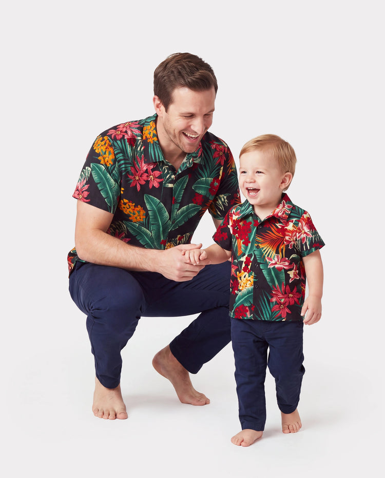 Conjuntos familiares a juego para papá y yo Vestidos halter con estampado floral de plantas por completo y conjuntos de camisas de manga corta Negro