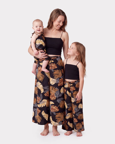 Mommy & me Floral Print Beach Wear Camisole top and Wide-Leg Pants Set for Summer Vacation Family Looks Black+White