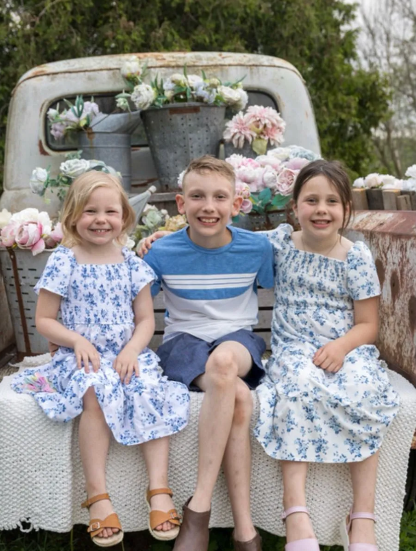 Conjunto familiar a juego: Traje informal fruncido con estampado floral AZUL BLANCO