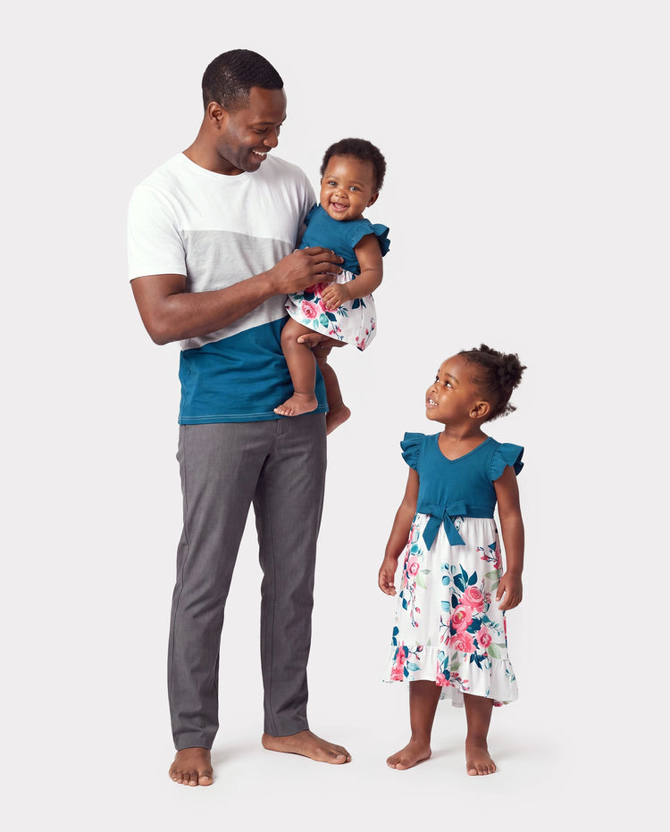 Daddy & Daughter Solid V Neck Flutter-sleeve Splicing Floral Print Dresses and Short-sleeve Colorblock T-shirts Sets Azure-