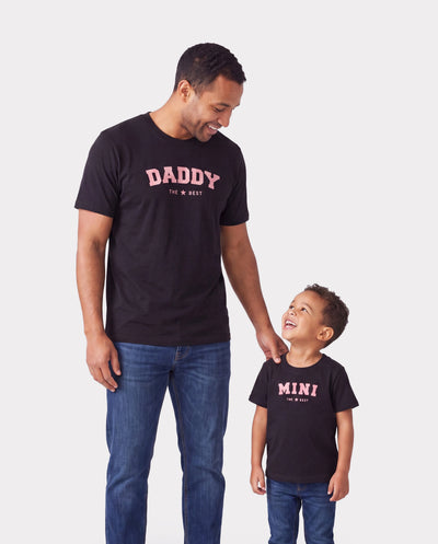 Conjunto de Camiseta de Algodón y Vestido para Papá e Hijo Camiseta Negra con Estampado Daddy / Mini para Papá y Niño, Vestido con Estampado Floral para Mamá, Niña y Bebé, Perfecto para Salidas Familiares de Verano Negro