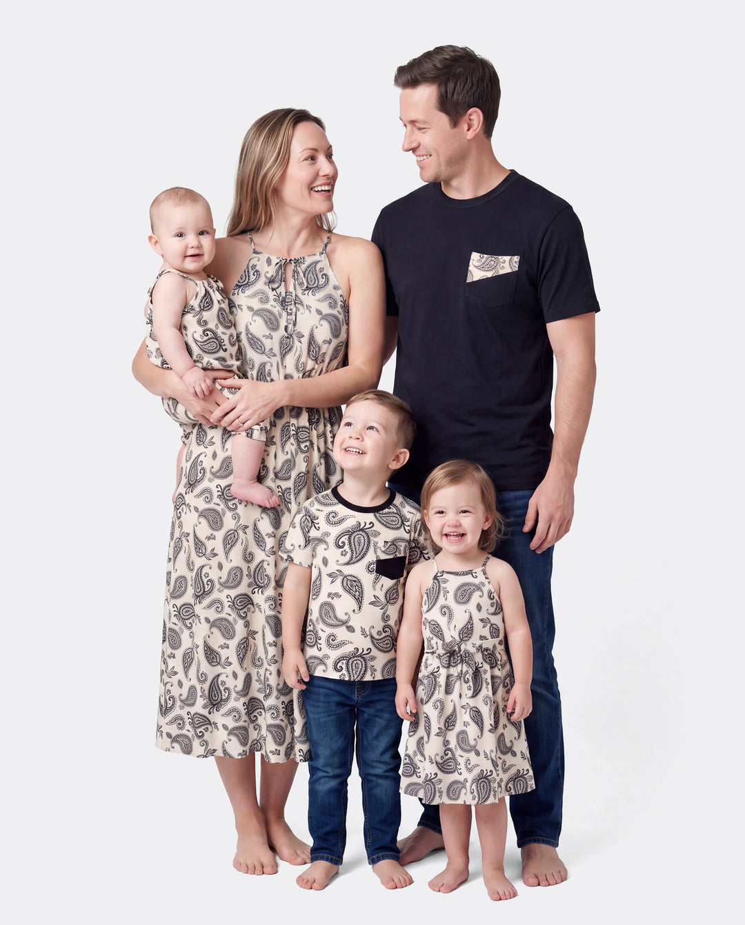 Conjuntos Familiares a Juego con Estampado Paisley Vestido sin Mangas con Tirantes Finos y Camiseta de Algodón para Mamá, Papá y Niños Perfecto para Salidas Familiares y Fotos
 Negro