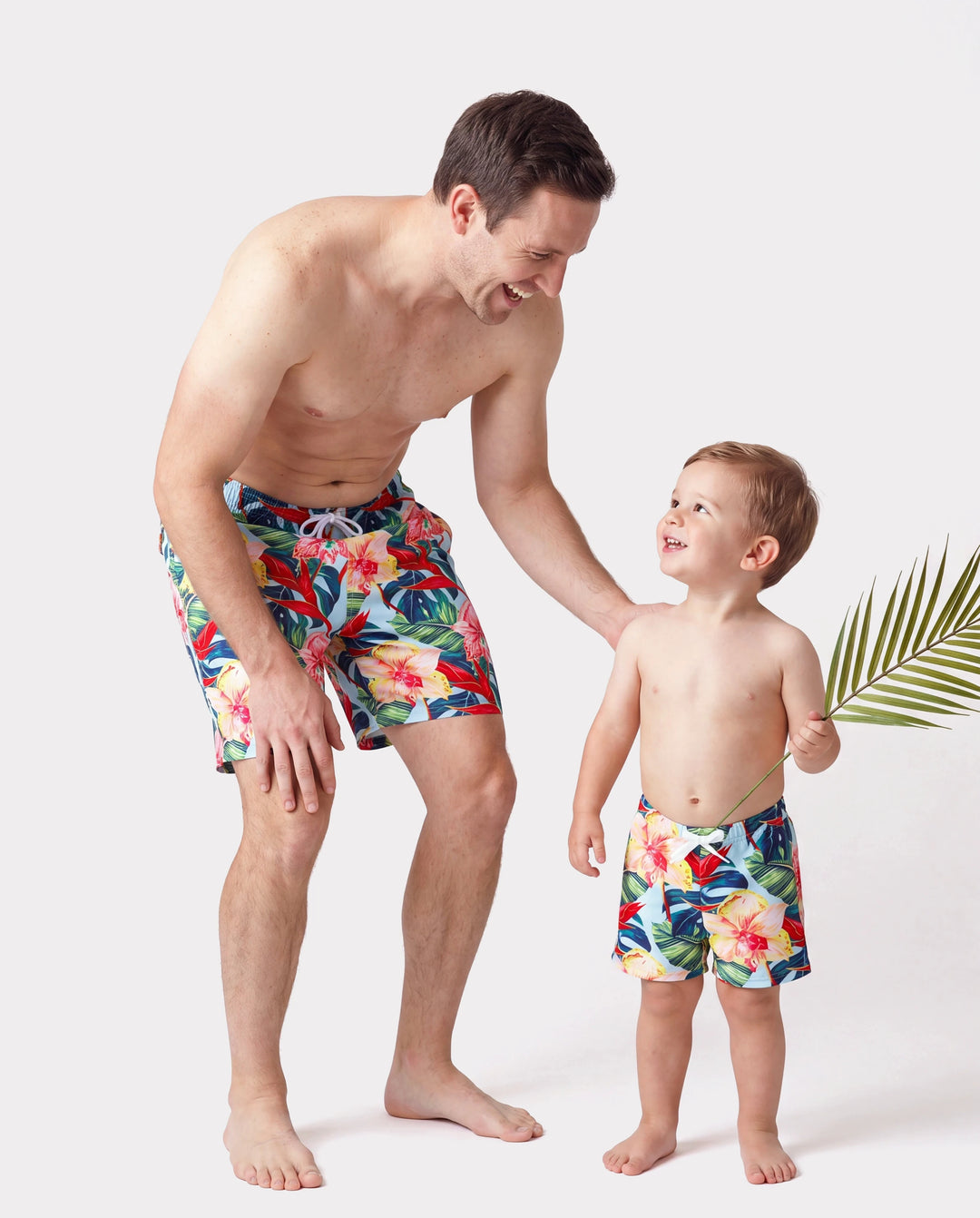 Papa und Ich Familien-Matching geblümte Kordelzug-Badeshorts oder geraffter Muschelrand-Bikini mit optionalem Bade-Cover-Up Rot