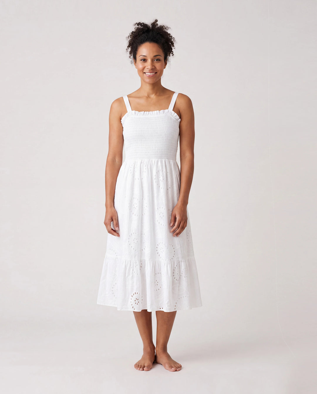Vestidos de algodón a juego para mamá y yo Vestidos fruncidos con ojales y tirantes con volantes, perfectos para salidas y fotos familiares en verano Blanco