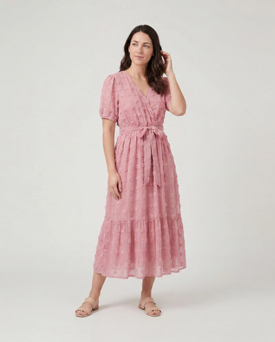 Ensemble familial assorti rose uni à col polo et manches courtes ou robe ceinturée à manches volantées rose
