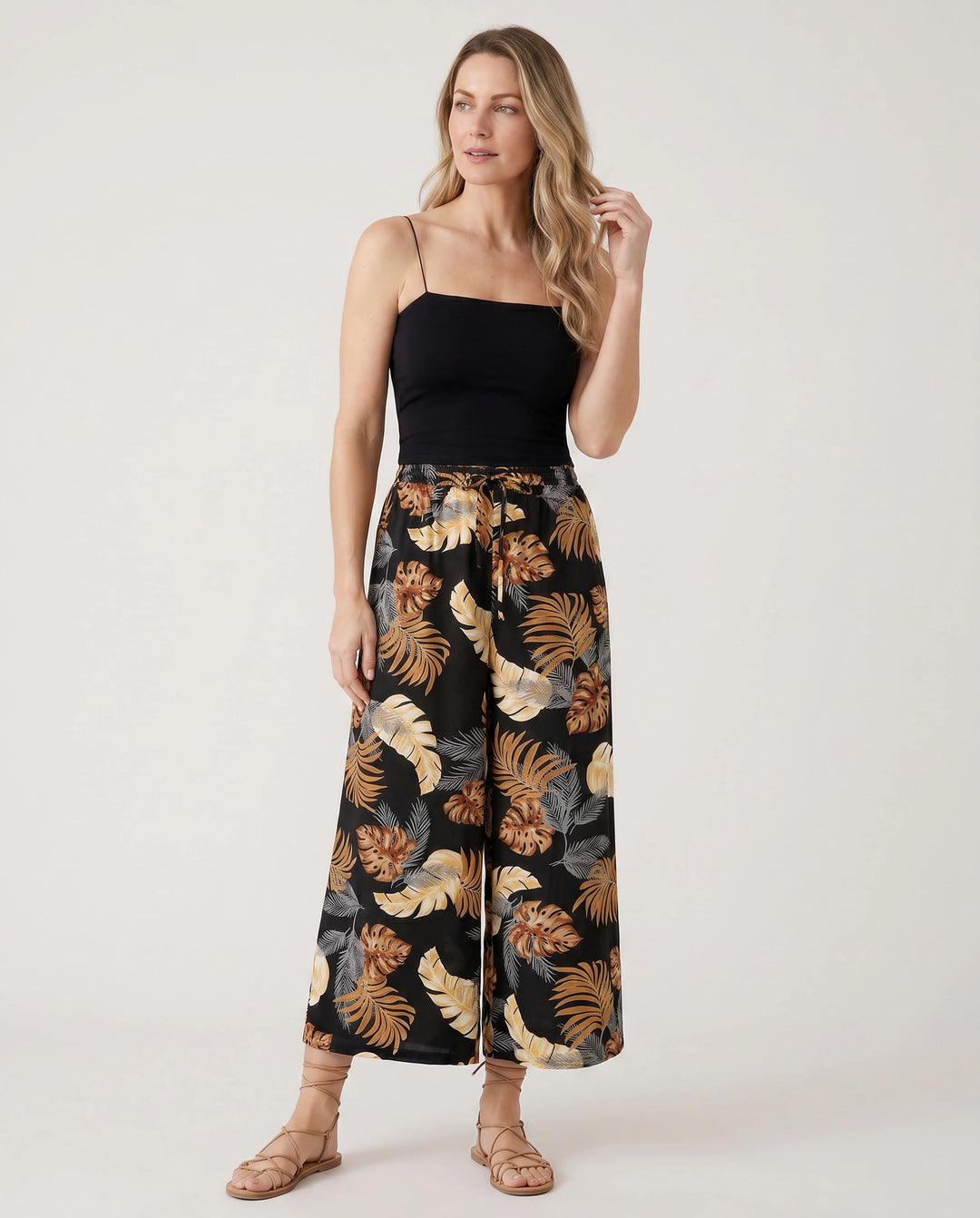 Ensemble de plage à imprimé floral assorti pour toute la famille, chemise à manches courtes ou haut caraco et pantalon large pour les vacances d'été, noir et blanc