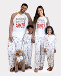 Weihnachtliche passende Familienpyjamas mit Lebkuchenprint in Braun