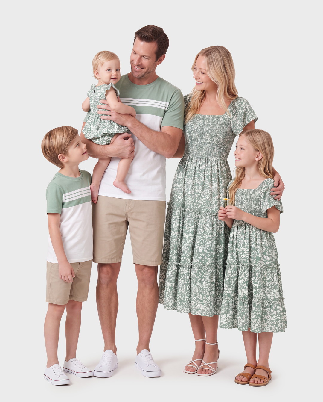 Elegante conjunto familiar de flores rotas, diseño fruncido, grosor medio, verde
