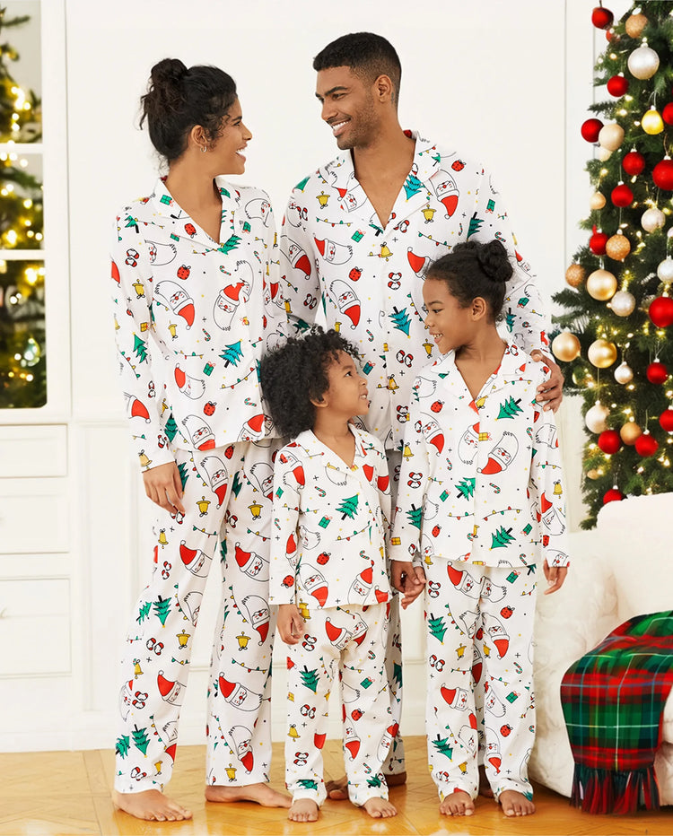 Conjunto de pijama de manga larga con estampado navideño familiar, colorido y festivo, con calcetines navideños blancos