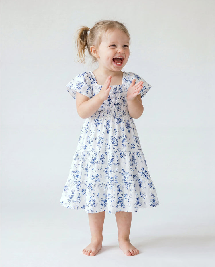 Vestido casual para niña pequeña/niña con fruncido floral azul y blanco
