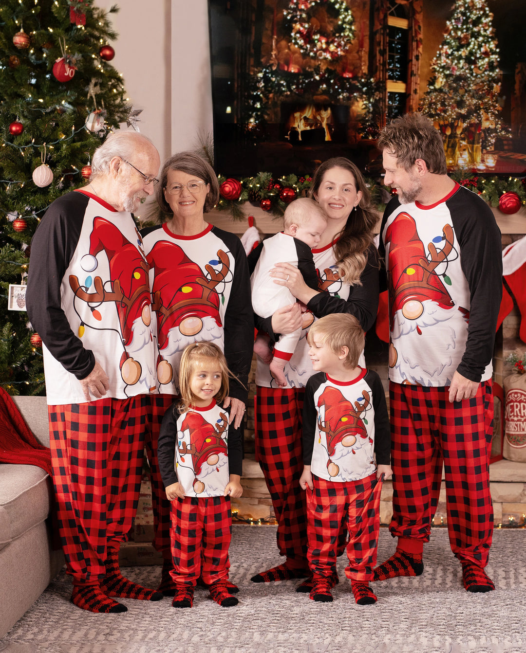 Pijama familiar navideño a juego con estampado de Papá Noel, mangas raglán y calcetines navideños (certificado SGS) en rojo