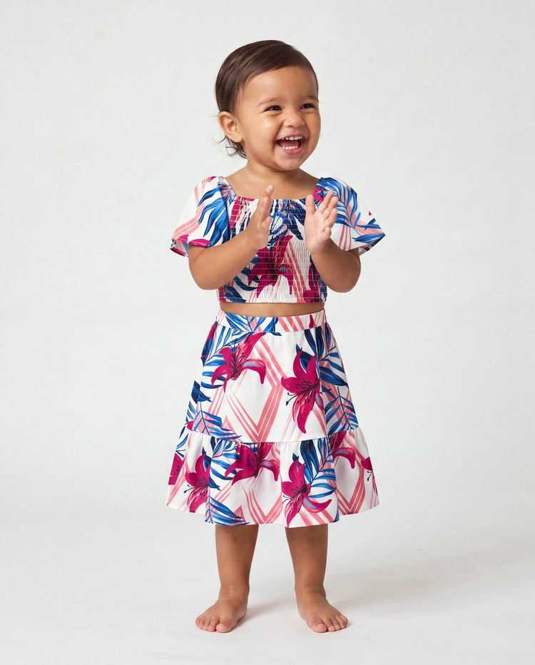 Tropisches Blumenmuster Kleinkinder/Mädchen Outfits, rosa-blaues Blattmuster Kurzarmhemd oder ein schulterfreies, gerafftes Oberteil und Rock Koordinationsset für Urlaub, Kreuzfahrt, Strand Weiß