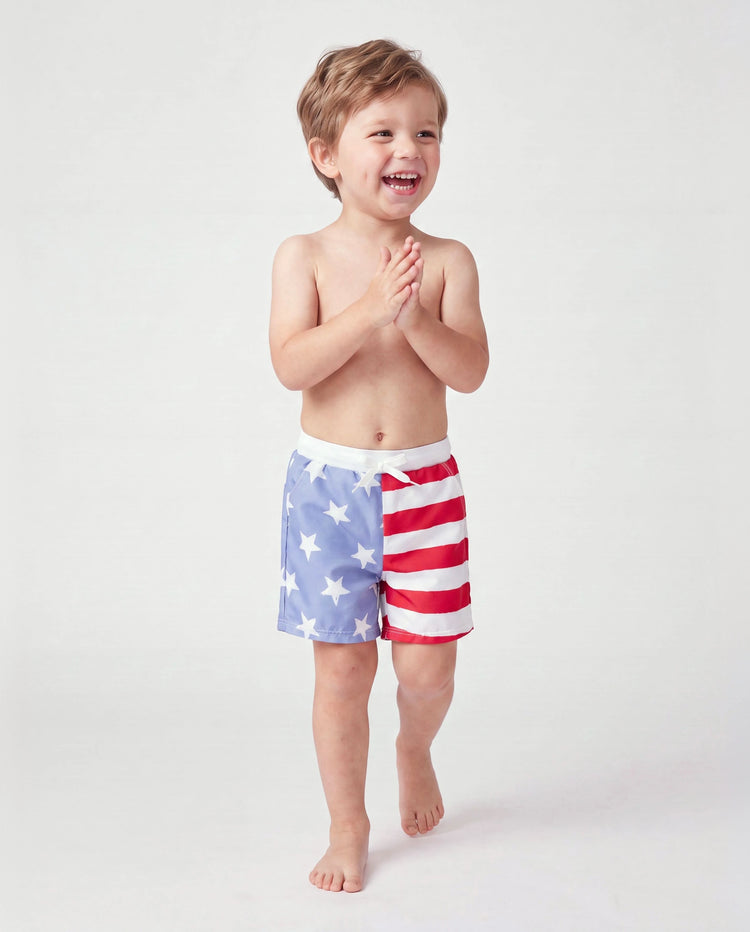 Bañador corto para niño pequeño patriótico del Día de la Independencia 4 de julio con estrellas y rayas en azul