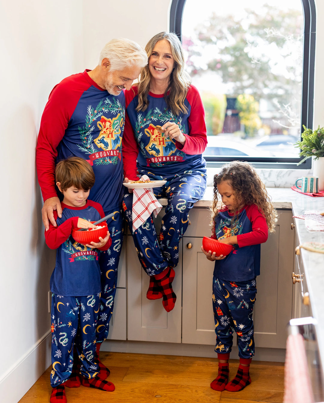 Harry Potter Christmas Family Matching Hogwarts Print Pajamas Sets with Christmas Socks