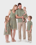 Conjunto familiar a juego Camisa de manga corta con cuello polo o vestido de malla con tirantes en V Verde