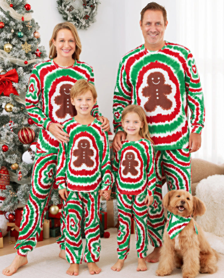 Ensemble pyjama de Noël familial rouge et vert motif bonhomme en pain d'épices tie-dye avec chaussettes de Noël multicolores