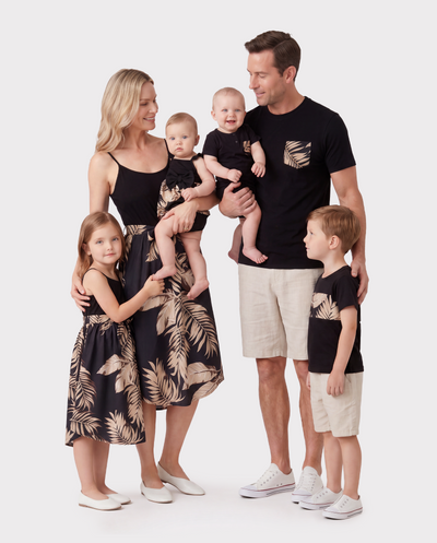 Ensembles assortis pour toute la famille : robes à imprimé floral avec ceinture et hauts à manches courtes unis noirs