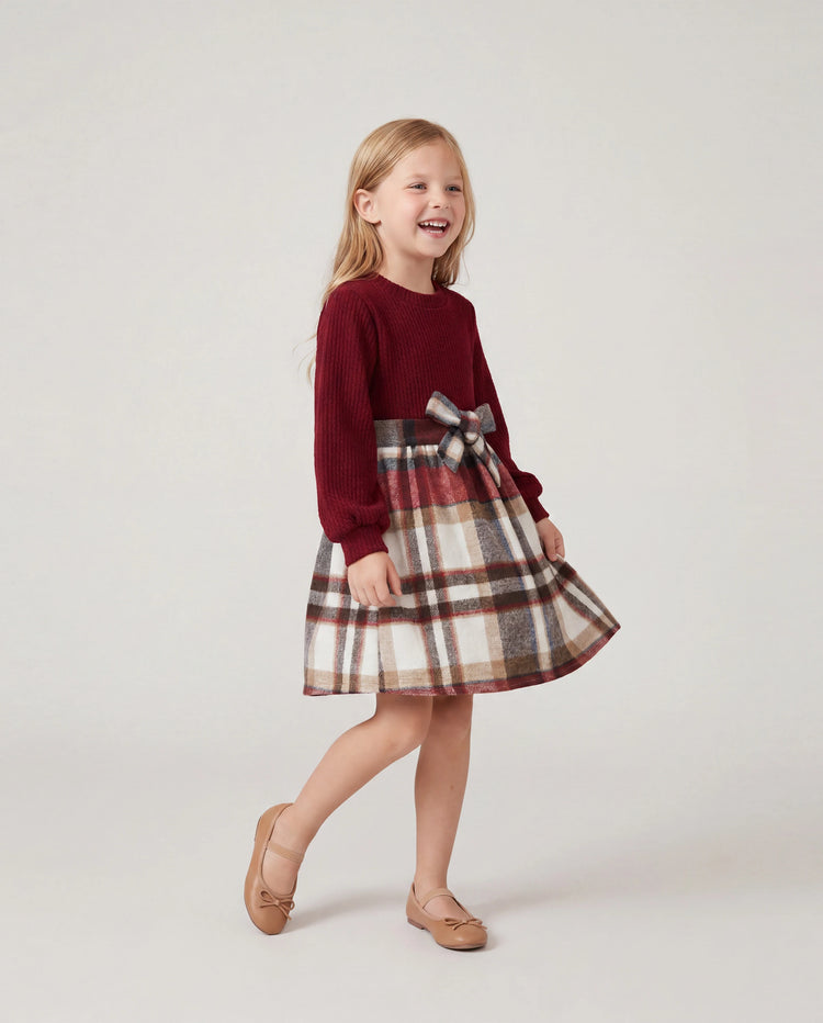 Passende, solide, gerippte, gespleißte, karierte Kleider mit Gürtel und langärmlige Button-up-Hemden-Sets für die Familie kastanienbraun