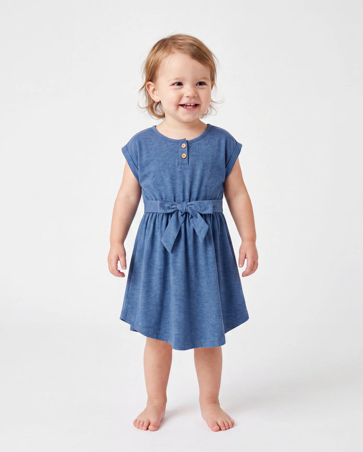 Tenue décontractée douce assortie famille maman et moi robes sous le genou, boutons devant, design ceinturé Bleu