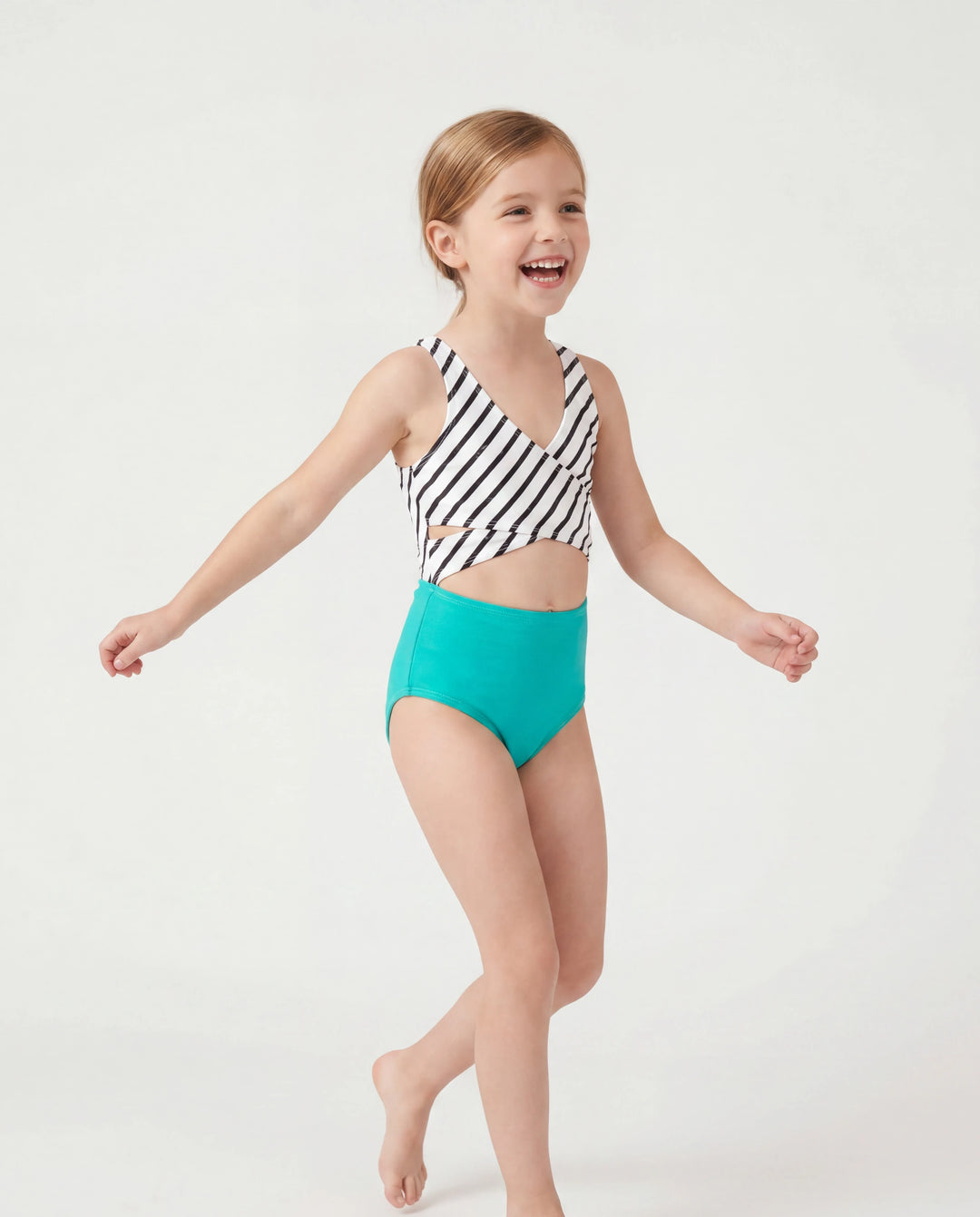 Traje de baño de una pieza con cortes y rayas a juego para toda la familia y bañador con bloques de color verde y blanco