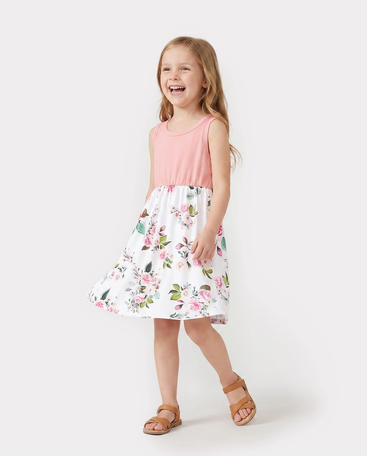 Conjuntos familiares de vestidos midi con estampado floral sin mangas en rosa y polos de manga corta con bloques de color en rosa