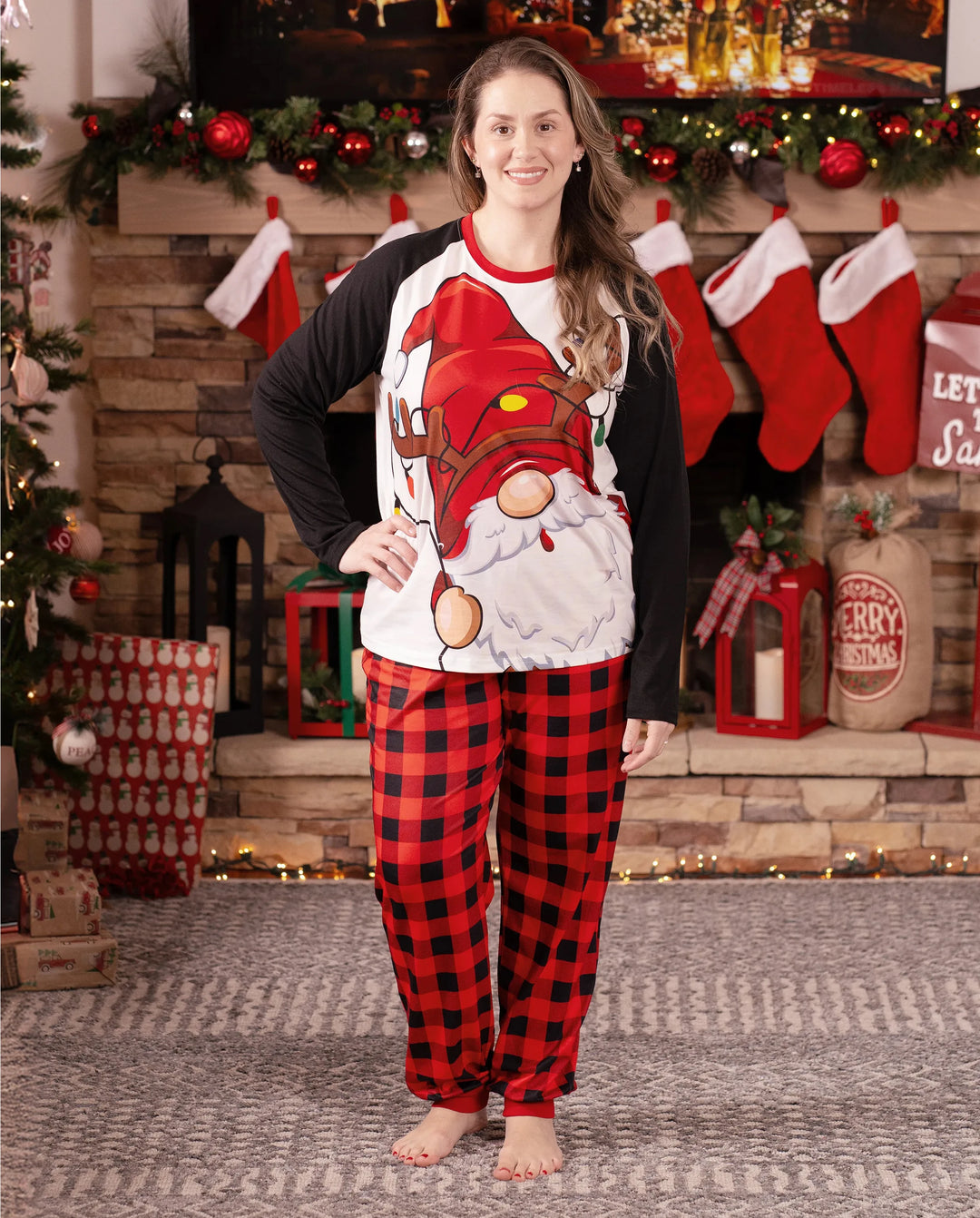 Pijama familiar navideño a juego con estampado de Papá Noel, mangas raglán y calcetines navideños (certificado SGS) en rojo