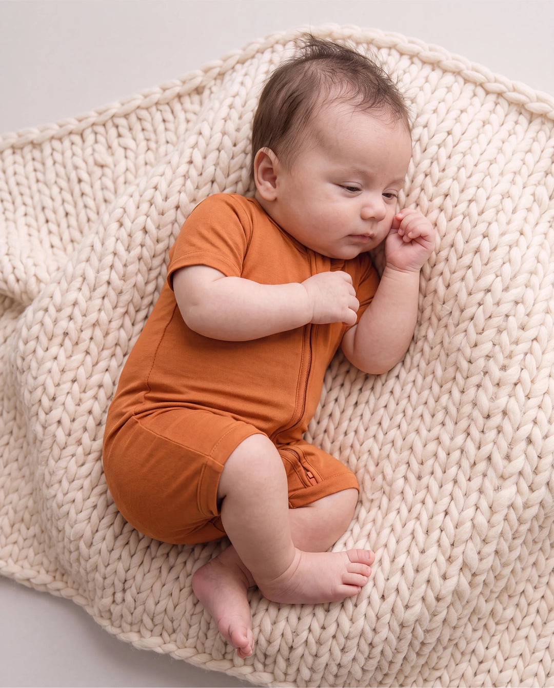 Pijama de bambú para bebé niño/niña con cremallera bidireccional, antideslizante, con estampado de comida (ajustado)
 Naranja