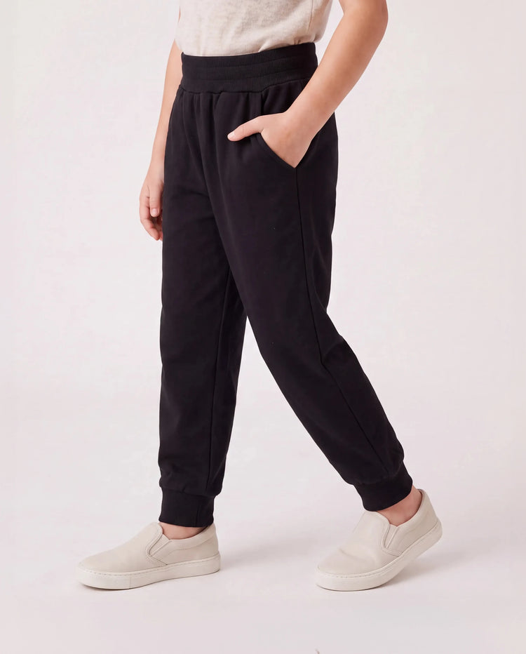 Pantalones casuales con bolsillos sólidos para bebé/niño pequeño, color negro
