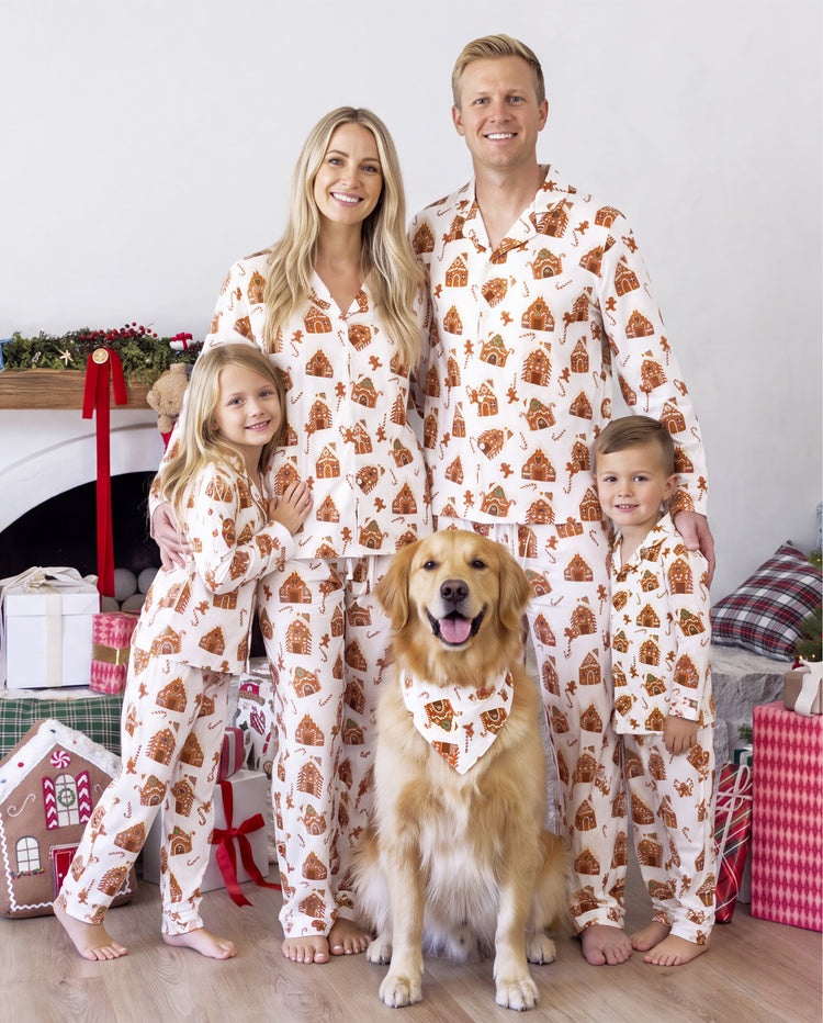 Pijamas navideños a juego para toda la familia con estampado de casas de jengibre, marrón