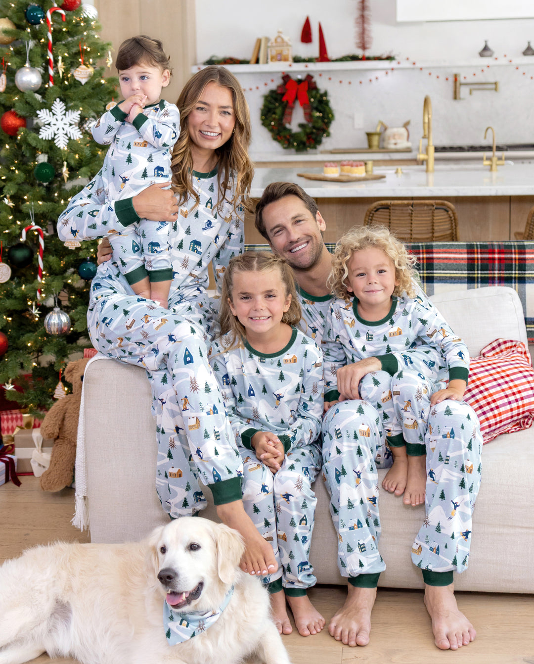 Pijamas navideños a juego para toda la familia, estampado de pueblo navideño, verde, pijamas navideños