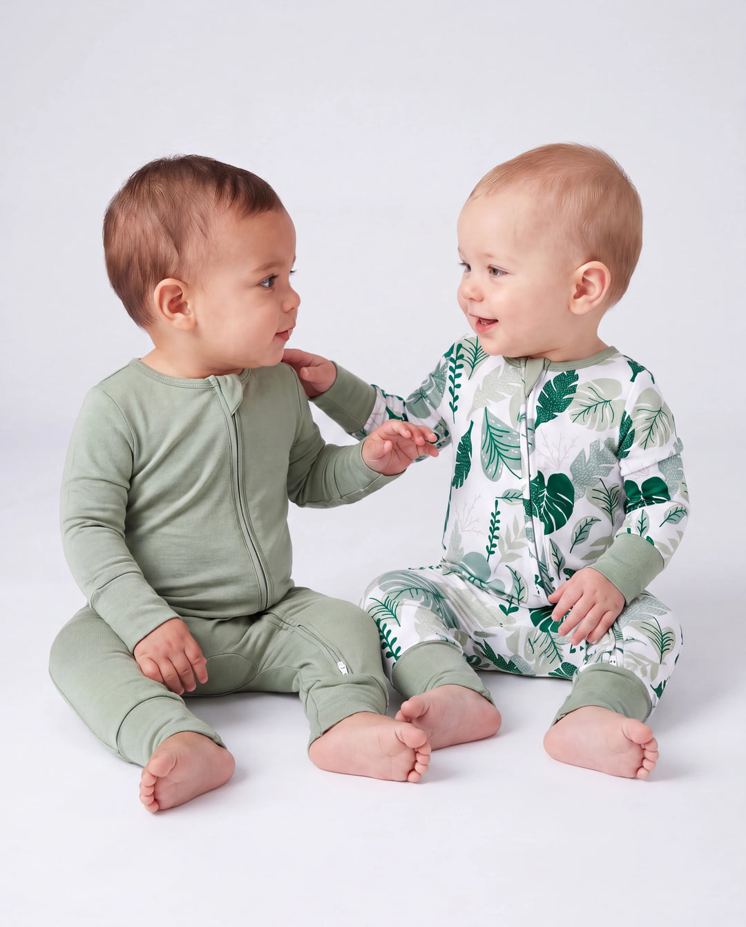 Lot de 2 grenouillères en bambou pour bébé garçon/fille à manches longues avec fermeture éclair 2 voies et pieds antidérapants imprimé animaux ou plantes naturel Vert