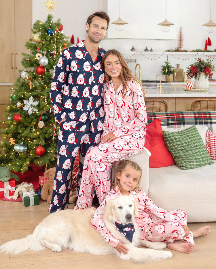 Pijamas navideños a juego para toda la familia con estampado de tazas y Papá Noel, multicolor