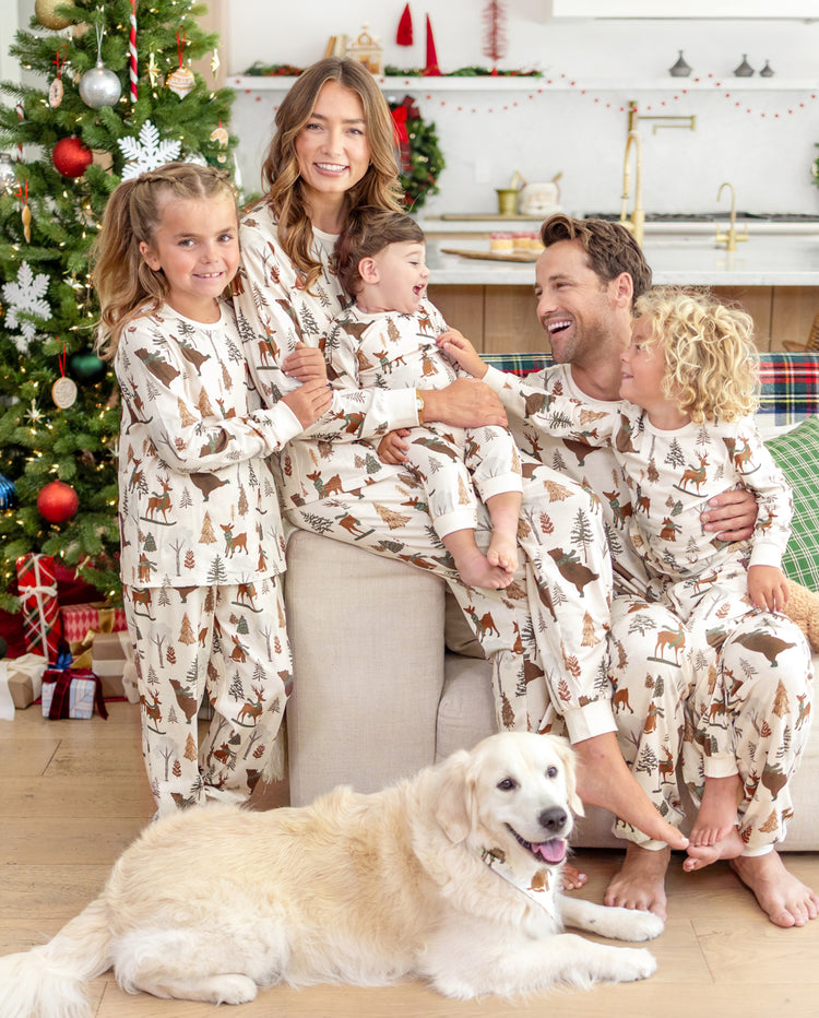 Pijamas navideños a juego para toda la familia, estampado de bosque, beige