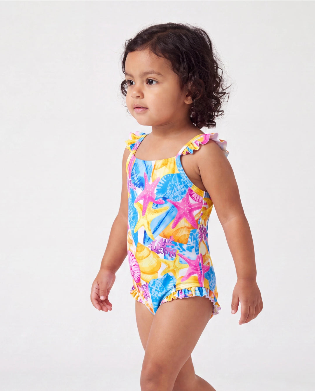 Conjunto de bañador de una pieza fruncido y pantalones cortos con estampado de conchas y estrellas de mar para niña pequeña Multicolor