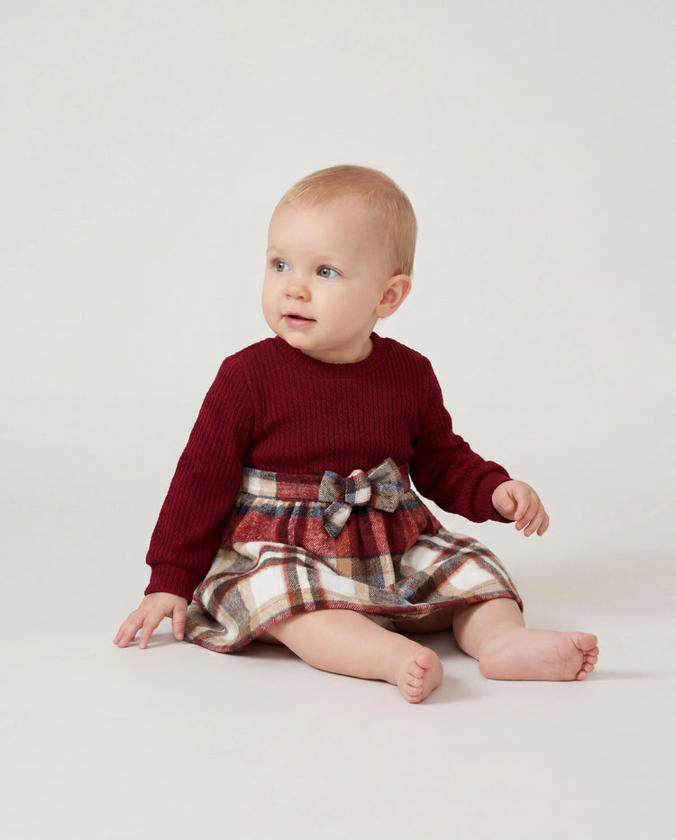 Passende, solide, gerippte, gespleißte, karierte Kleider mit Gürtel und langärmlige Button-up-Hemden-Sets für die Familie kastanienbraun