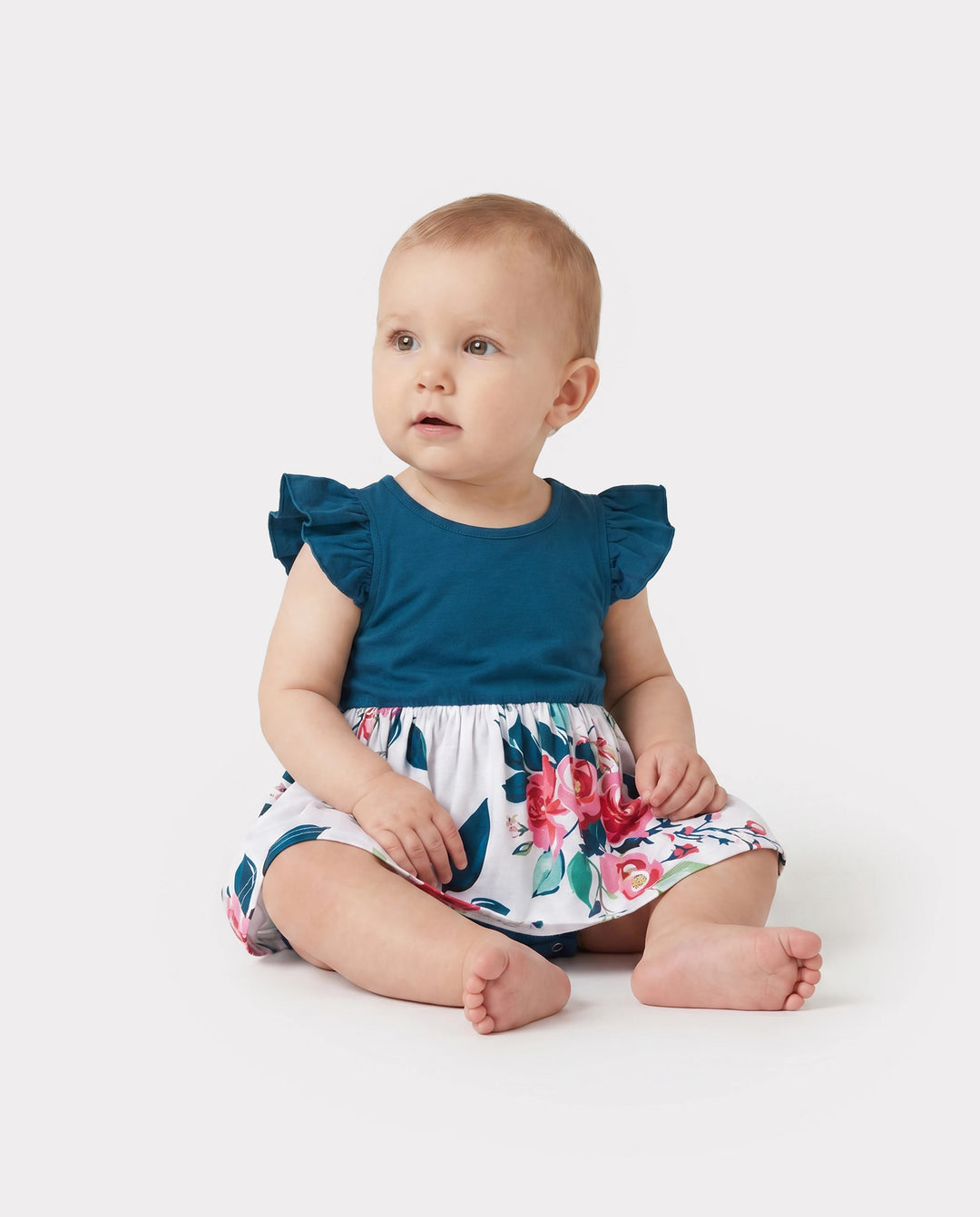 Family Matching Solid V Neck Flutter-sleeve Splicing Floral Print Dresses and Short-sleeve Colorblock T-shirts Sets Azure-