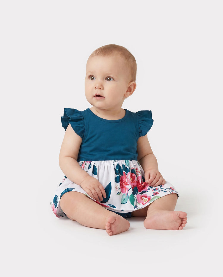 Family Matching Solid V Neck Flutter-sleeve Splicing Floral Print Dresses and Short-sleeve Colorblock T-shirts Sets Azure-