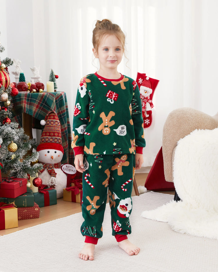 Pijama navideño familiar a juego de polar con hombrecito de jengibre, manga larga y calcetines navideños, color verde oscuro