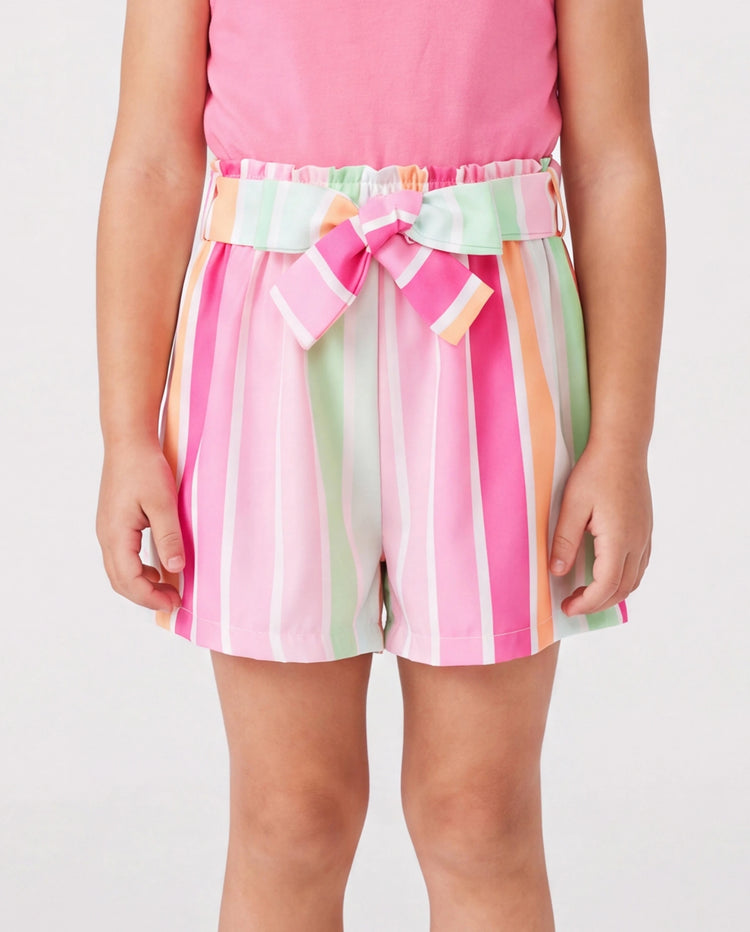 Conjunto de 2 piezas de camiseta de manga corta con volantes y pantalones cortos a rayas con cinturón para niña pequeña, color rosa intenso