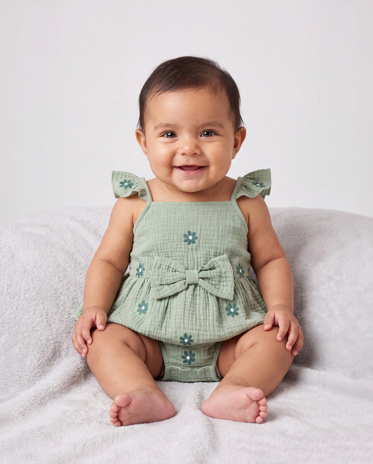 Vestidos de algodón floral para niñas pequeñas/niñas con botones, fruncido, tirantes florales y volantes con lazo, perfectos para salidas familiares y fotos de verano Verde pálido