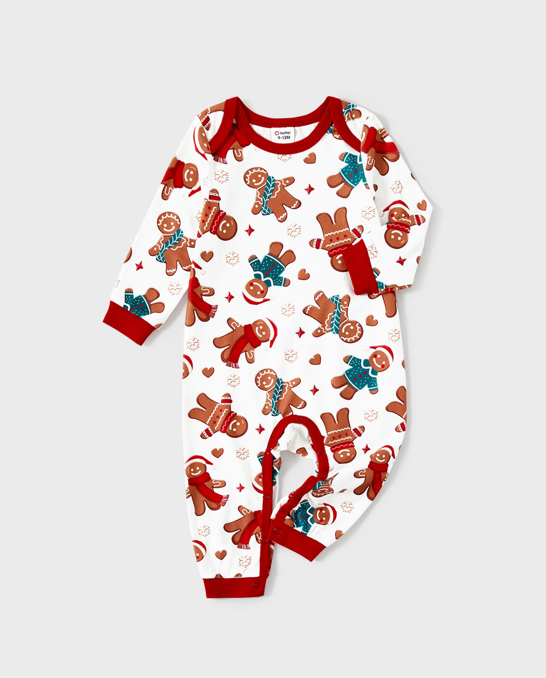 Pijama familiar navideño a juego con estampado de hombrecito de jengibre y calcetines navideños blancos