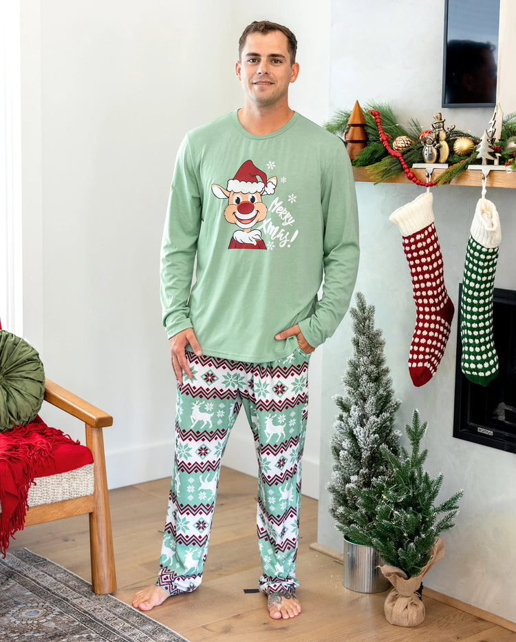 Conjunto de pijama familiar navideño a juego con estampado navideño de copos de nieve y calcetines navideños verde pálido