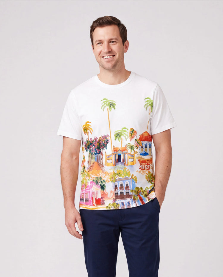 Ensemble de vacances assorti pour la famille T-shirt à manches courtes imprimé tropical ananas et cocotier ou robe à bretelles ajourée pour les vacances d'été blanche