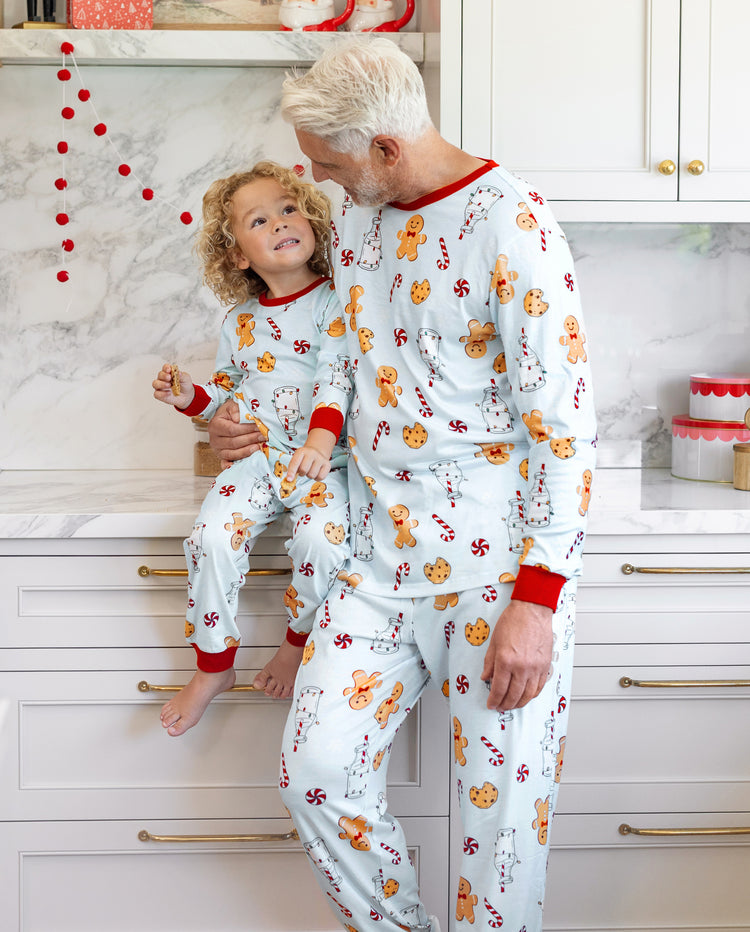 Pijamas navideños a juego para toda la familia, estampado de galleta de jengibre y leche, azul